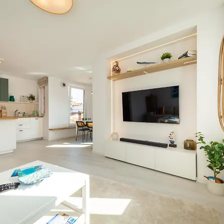 Rubini - Modern In The Heart Of Old Apartment